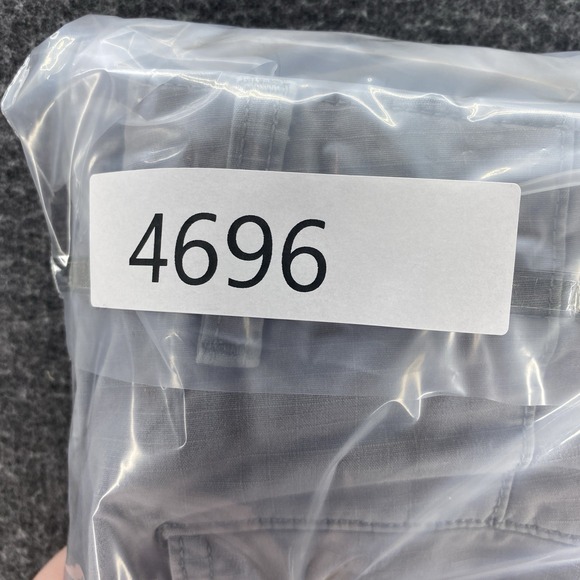 Dockers Pants Mens 36 Gray High Rise Smart 360 Tech Relaxed Cargo Workwear - Picture 13 of 13